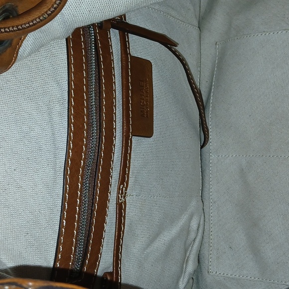 Michael Kors Astor Studded X-Large Ring Tote โ Tan Leather | Edgy & Iconic ๐คโจ - Picture 11 of 15